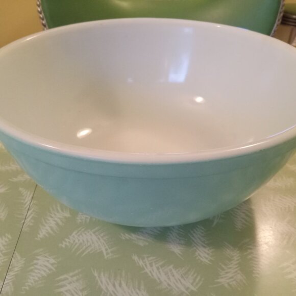 Pyrex aqua bowl 404 4QT - Picture 3 of 7